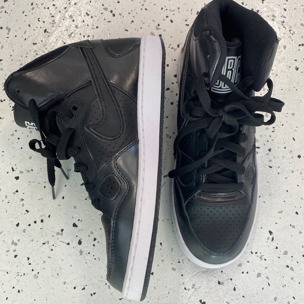 Black Nike Air Forces women’s!